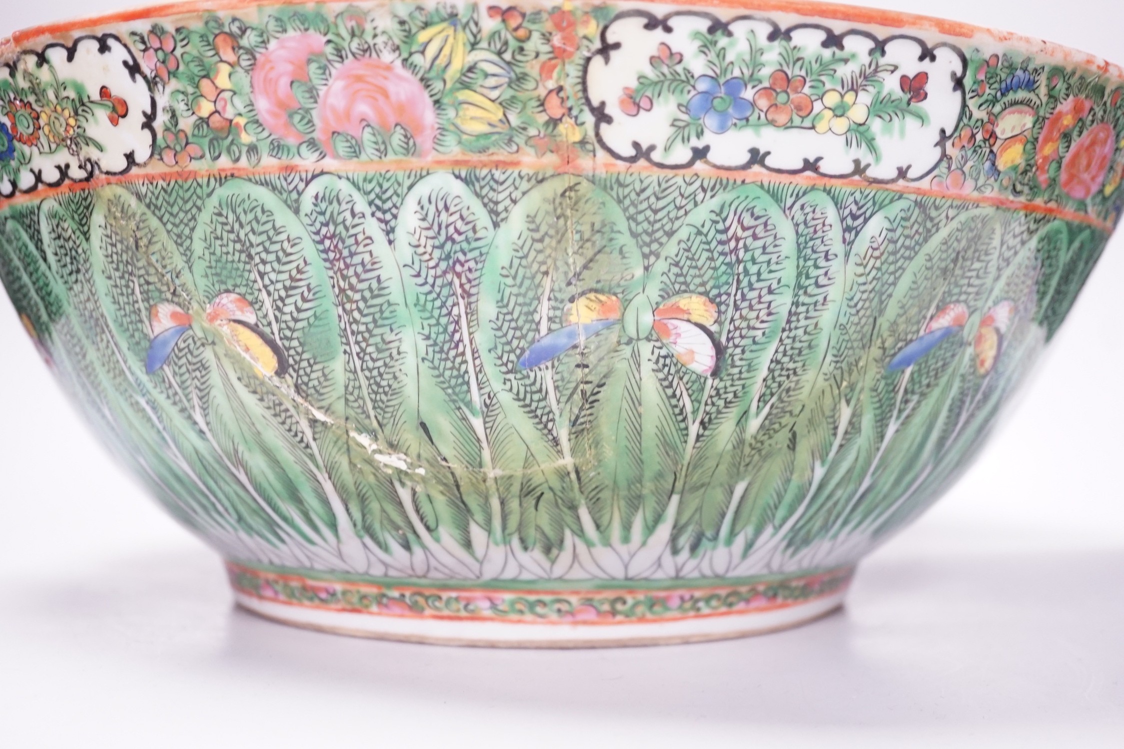 A large Chinese Canton famille rose ‘cabbage’ punch bowl, early 20th century, 37cm diameter
